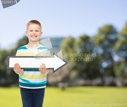 Image of smiling little boy with blank arrow pointing right