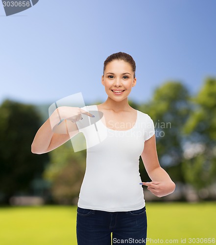 Image of smiling young woman in blank white t-shirt