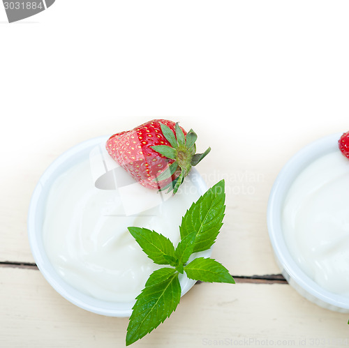 Image of organic Greek yogurt and strawberry