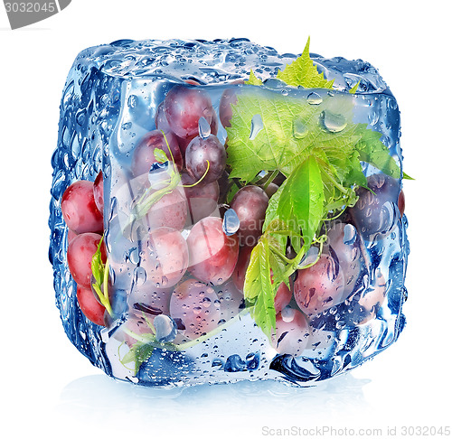 Image of Grape in ice cube