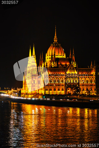 Image of Parliament building in Budapest, Hungary