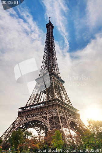 Image of Eiffel tower in Paris, France
