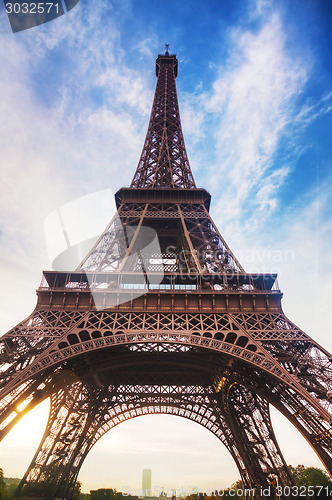 Image of Eiffel tower in Paris, France