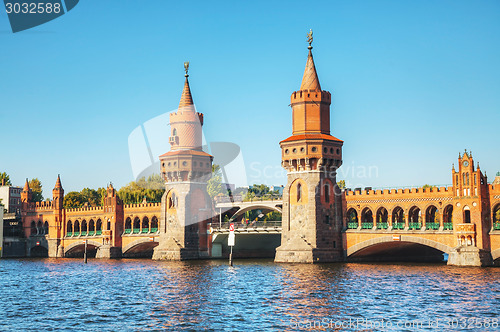 Image of Oberbaum bridge in Berlin