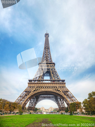 Image of Eiffel tower in Paris, France