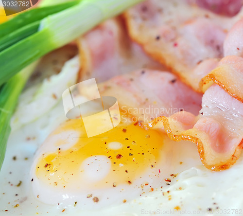 Image of breakfast with bacon and fried eggs