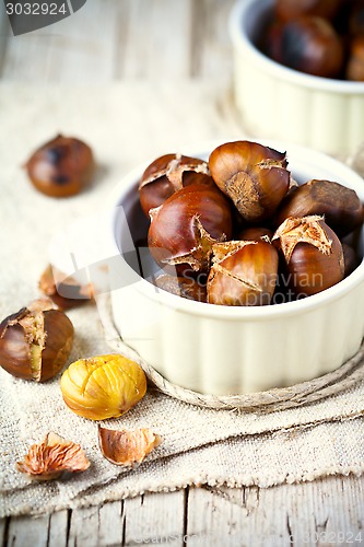 Image of roasted chestnuts in bowls 