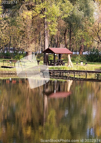 Image of house near the water