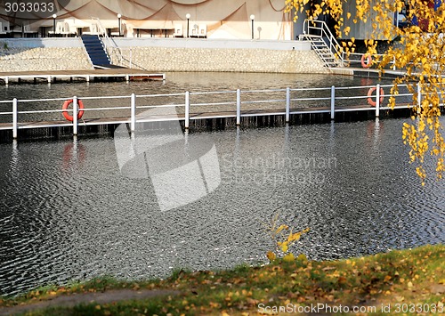 Image of house near the water