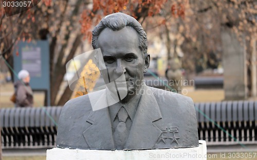 Image of bust of a man in the park