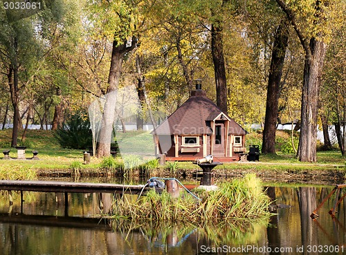 Image of house near the water