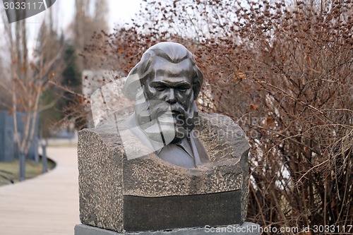 Image of bust of Karl Marx