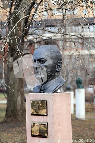 Image of bust of a man in the park