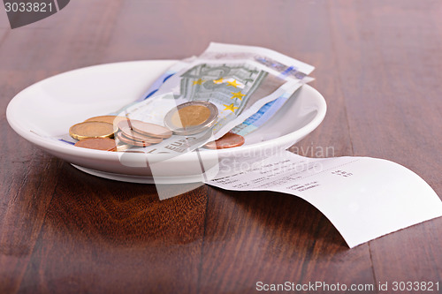 Image of Tip on a restaurant table