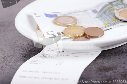 Image of Tip on a restaurant table