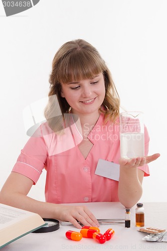 Image of pharmacist prepared liquid medicine