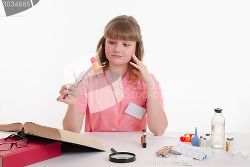 Image of Pharmacist surprised pill for tweezers