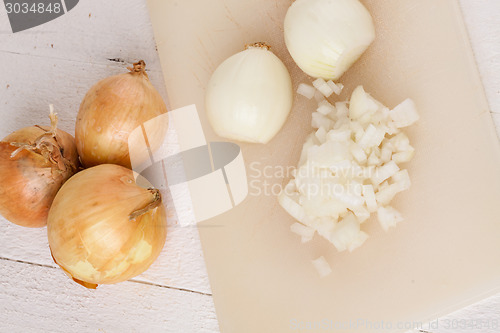 Image of Whole, peeled and diced brown onion