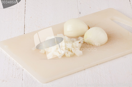 Image of Whole, peeled and diced brown onion