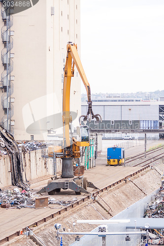 Image of Barge being loaded or offloaded