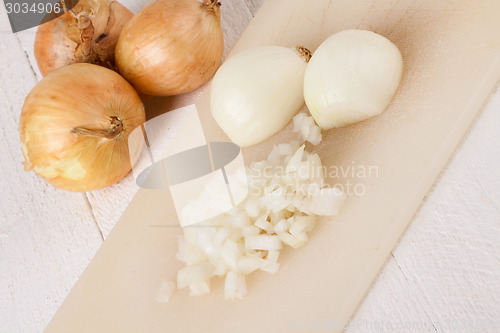 Image of Whole, peeled and diced brown onion