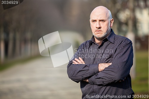 Image of Confident attractive man standing waiting