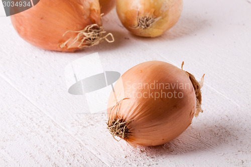 Image of Small fresh brown onions