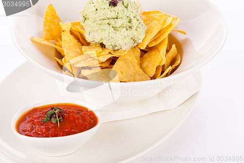 Image of Crisp corn nachos with guacamole sauce