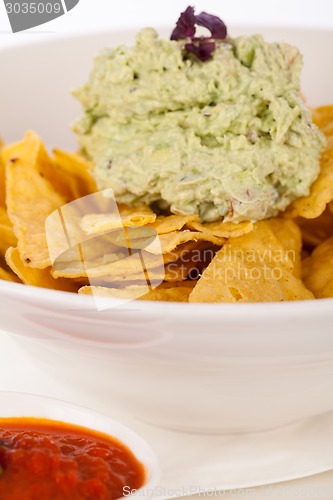 Image of Crisp corn nachos with guacamole sauce