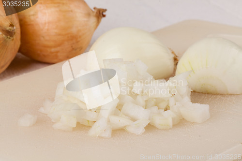 Image of Whole, peeled and diced brown onion