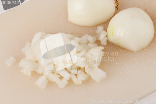 Image of Whole, peeled and diced brown onion