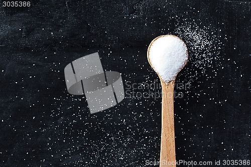 Image of sugar in wooden spoon 