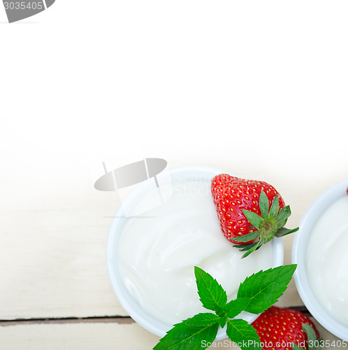 Image of organic Greek yogurt and strawberry