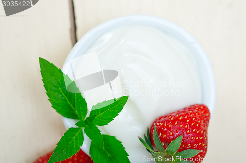 Image of organic Greek yogurt and strawberry