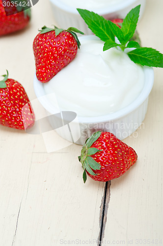 Image of organic Greek yogurt and strawberry