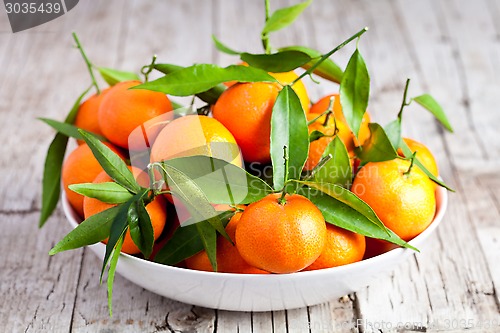 Image of fresh tangerines in a bowl 