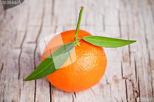 Image of fresh tangerine with leaves 