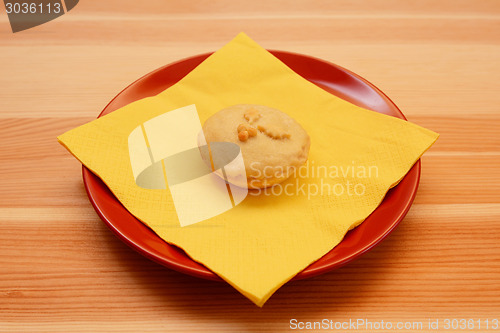 Image of Homemade Christmas mince pie with a yellow napkin