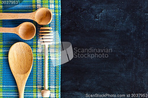 Image of kitchen utensil and tablecloth 