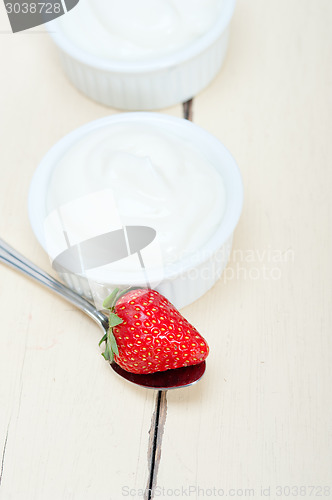 Image of organic Greek yogurt and strawberry