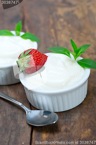 Image of organic Greek yogurt and strawberry