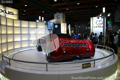 Image of Lexus concept car on the Taipei 2004 motor show