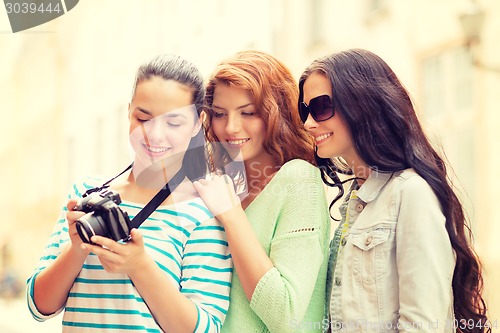 Image of smiling teenage girls with camera