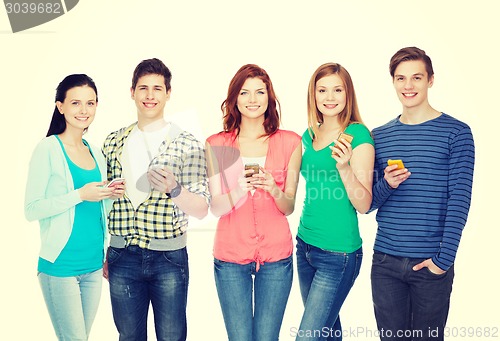 Image of smiling students with smartphones