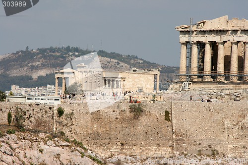 Image of tourists at parthenon