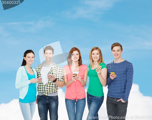 Image of smiling students with smartphones