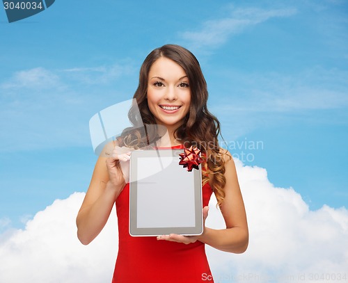 Image of smiling woman with tablet pc
