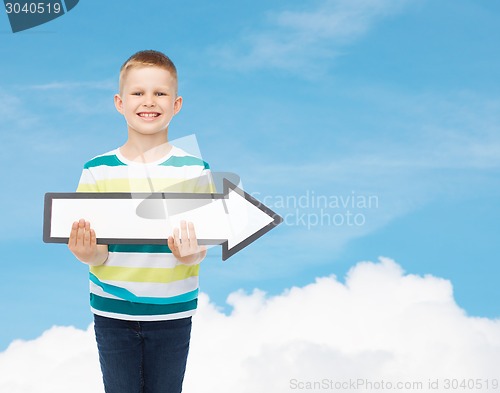 Image of smiling little boy with blank arrow pointing right