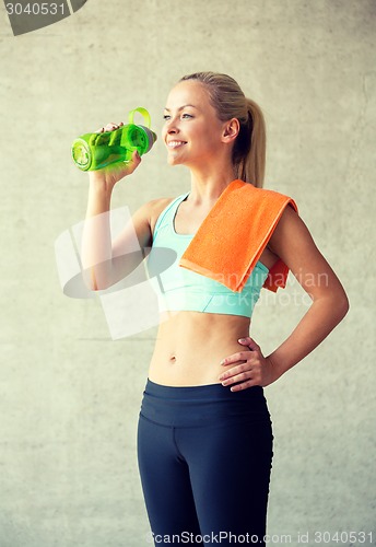 Image of woman with bottle of water in gym