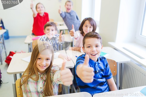 Image of group of school kids showing thumbs up